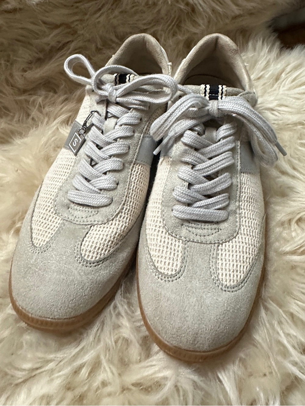 ShuShop Light Gray & Cream Women’s Athletic Sneakers